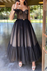 Von Prominenten inspiriertes schwarzes A-Linien-Ballkleid